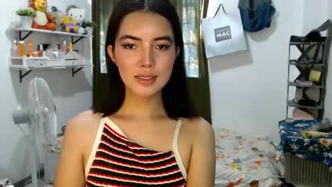 Snapshot of shasha_carreon chatting on 11/22/25, 01:04 shasha online show from 11/22/25, 01:04