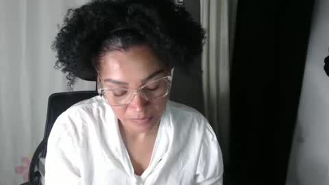 Snapshot of shayna_cute chatting on 01/11/25, 12:22 Shayna online show from 01/11/25, 12:22