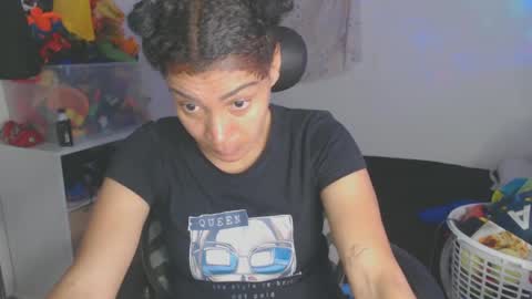 Snapshot of shayna_cute chatting on 10/02/25, 01:12 Shayna online show from 10/02/25, 01:12