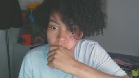 Snapshot of shayna_cute chatting on 10/21/25, 01:50 Shayna online show from 10/21/25, 01:50