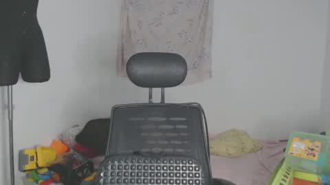 Snapshot of shayna_cute chatting on 11/16/25, 01:44 Shayna online show from 11/16/25, 01:44