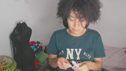 Snapshot of shayna_cute chatting on 12/05/25, 02:53 Shayna online show from 12/05/25, 02:53