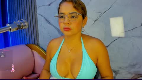 Snapshot of shayra_boobs2 chatting on 06/06/26, 10:42 shayra_boobs2 online show from 06/06/26, 10:42