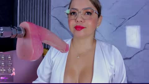 Snapshot of shayra_boobs2 chatting on 06/25/26, 10:31 shayra_boobs2 online show from 06/25/26, 10:31