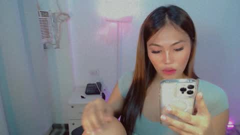 Snapshot of shealana69 chatting on 12/18/24, 06:43 MY IG Shealana69 online show from 12/18/24, 06:43