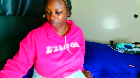 shee13 online show from 10/20/25, 04:35