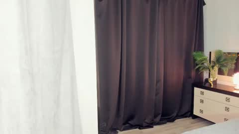 Snapshot of sheenaeast chatting on 12/21/24, 02:04 Violet online show from 12/21/24, 02:04