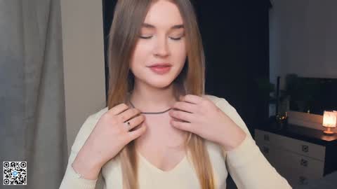 Snapshot of sheenaeast chatting on 12/24/24, 07:28 Violet online show from 12/24/24, 07:28