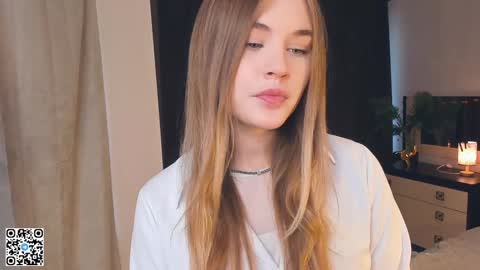 Snapshot of sheenaeast chatting on 12/27/24, 08:13 Violet online show from 12/27/24, 08:13