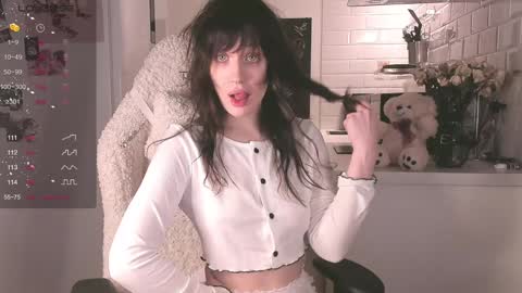 Snapshot of sheeny_shy chatting on 12/13/24, 03:27 Chiara online show from 12/13/24, 03:27