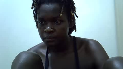 Snapshot of shees_sweet chatting on 05/13/26, 01:14 shees_sweet online show from 05/13/26, 01:14
