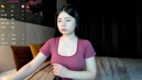 Snapshot of shei1a_shy chatting on 09/22/25, 08:27 Amely online show from 09/22/25, 08:27