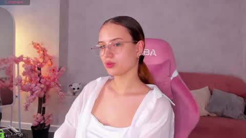 Snapshot of shei1a_shy chatting on 06/16/26, 11:02 Amely online show from 06/16/26, 11:02