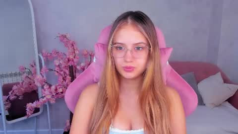 Snapshot of shei1a_shy chatting on 06/28/26, 05:02 Amely online show from 06/28/26, 05:02