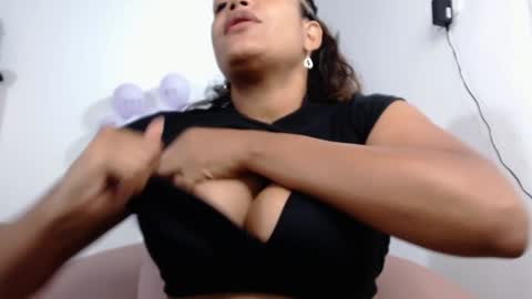 Snapshot of sheilamakano70 chatting on 01/25/25, 03:19 Sheila Makano online show from 01/25/25, 03:19