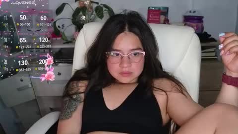 Snapshot of shekina_l chatting on 11/22/25, 10:20 lau online show from 11/22/25, 10:20