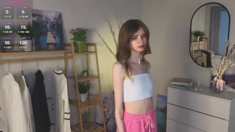 Snapshot of shelleyborom chatting on 03/08/25, 07:05 Sofia online show from 03/08/25, 07:05