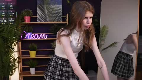 Snapshot of shelleyborom chatting on 09/10/25, 01:22 Sofia online show from 09/10/25, 01:22