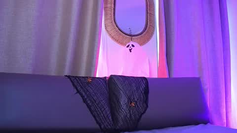  Transmission schedule Monday - Friday 715 am to 200 pm time Colombia  online show from 10/25/25, 01:07