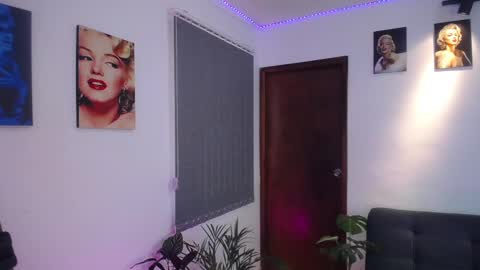 Shellsy H   online show from 02/04/25, 08:17