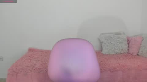 Snapshot of shelly_rohades chatting on 07/25/26, 03:04 online show from 07/25/26, 03:04