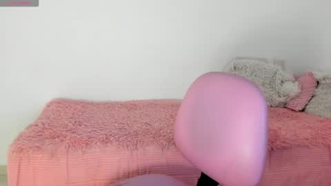 Snapshot of shelly_rohades chatting on 07/26/26, 03:25 online show from 07/26/26, 03:25