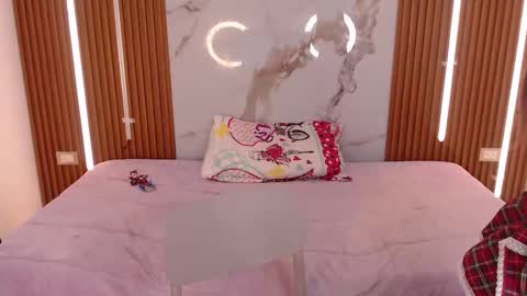 Snapshot of shena_nomy1 chatting on 10/18/25, 03:20 shena_nomy1 online show from 10/18/25, 03:20