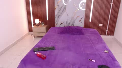 Snapshot of shena_nomy1 chatting on 12/15/25, 08:13 shena_nomy1 online show from 12/15/25, 08:13