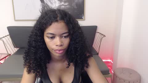 Snapshot of shenna_brunette_ chatting on 12/06/24, 04:38 Shenna online show from 12/06/24, 04:38
