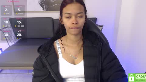 Snapshot of shenna_brunette_ chatting on 01/12/25, 01:05 Shenna online show from 01/12/25, 01:05