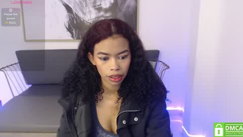 Snapshot of shenna_brunette_ chatting on 01/13/25, 01:06 Shenna online show from 01/13/25, 01:06