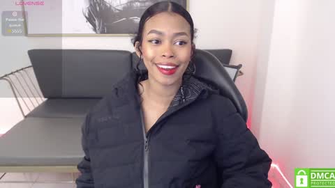 Snapshot of shenna_brunette_ chatting on 02/02/25, 01:08 Shenna online show from 02/02/25, 01:08