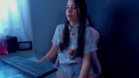 Snapshot of sherilkwang_ chatting on 12/18/24, 11:56 .. Sherilk .. online show from 12/18/24, 11:56
