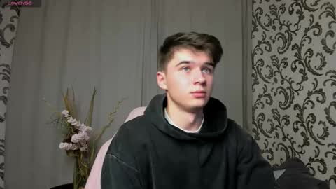 Max online show from 09/16/25, 04:19