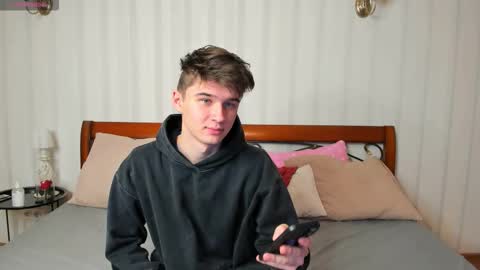 Max online show from 09/27/25, 07:30