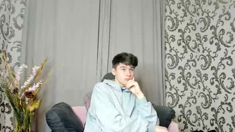 Max online show from 10/04/25, 06:39