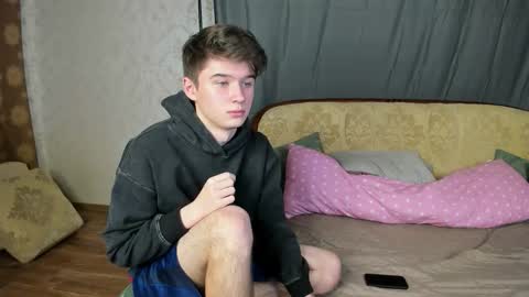 Max online show from 10/15/25, 06:52