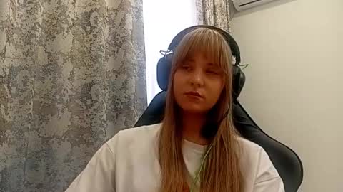 Snapshot of sherrylkeep chatting on 11/24/25, 07:52 Lisa online show from 11/24/25, 07:52