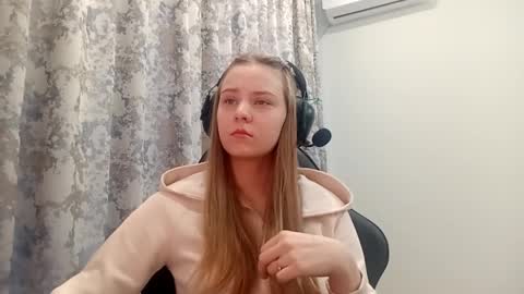 Snapshot of sherrylkeep chatting on 11/28/25, 06:49 Lisa online show from 11/28/25, 06:49