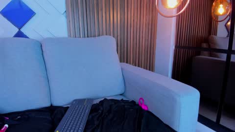 mia online show from 02/04/25, 06:14