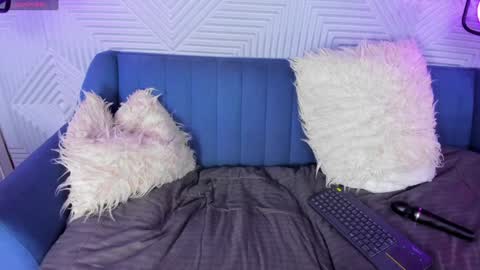 mia online show from 02/07/25, 02:15