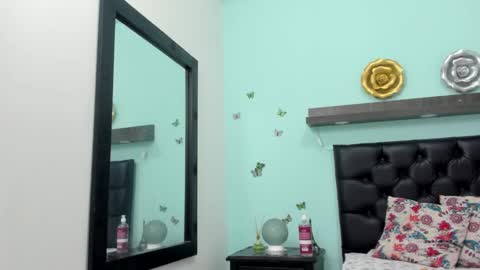 sheryn_brown1 online show from 10/09/25, 12:03