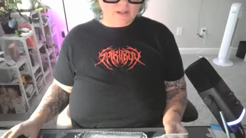 Snapshot of sheshyneshy chatting on 04/06/26, 11:27 Shesh online show from 04/06/26, 11:27