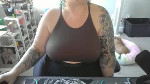 Snapshot of sheshyneshy chatting on 04/14/26, 04:57 Shesh online show from 04/14/26, 04:57