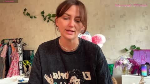 Snapshot of sheslike_firstlove chatting on 05/17/26, 03:30 Vanessa online show from 05/17/26, 03:30