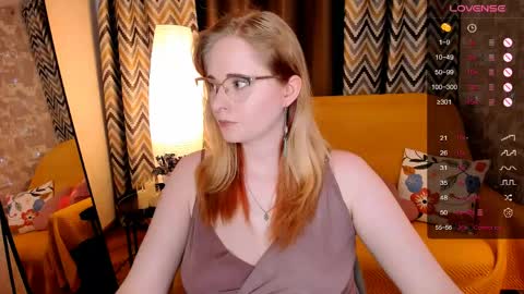 Snapshot of sheslinki chatting on 05/01/26, 08:30 Hello guys my name is Aemilia online show from 05/01/26, 08:30
