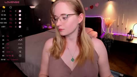 Snapshot of sheslinki chatting on 05/24/26, 08:52 Hello guys my name is Aemilia online show from 05/24/26, 08:52