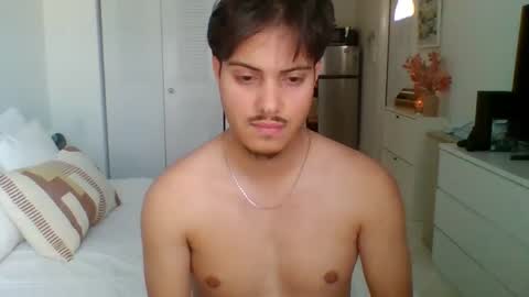 Snapshot of shezadeboy chatting on 10/02/25, 04:36 shezadeboy online show from 10/02/25, 04:36