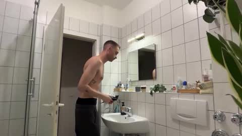 Snapshot of shiggyvara chatting on 11/03/25, 05:58 phil. online show from 11/03/25, 05:58