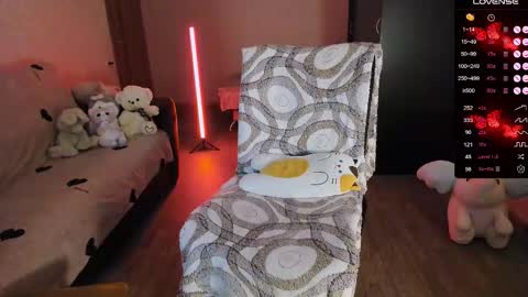 Snapshot of shimizyre chatting on 10/28/25, 06:32 Marta Violet online show from 10/28/25, 06:32